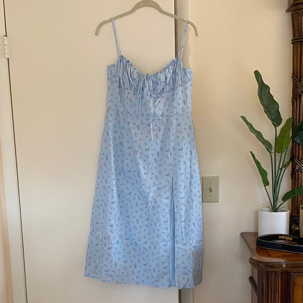 House of CB 'Carina' Light Blue Floral Chemise - Picture 2 of 4